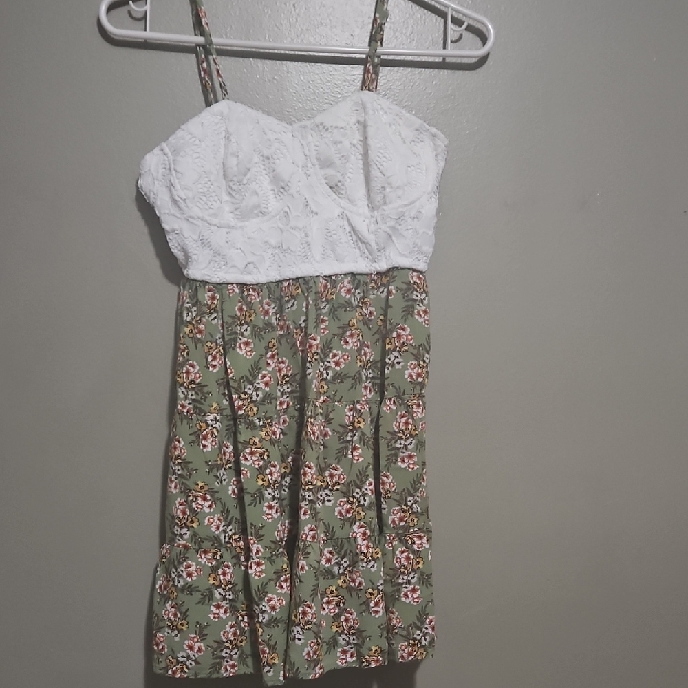 White and Pink Sleeveless Sundress with Sweetheart Neckline